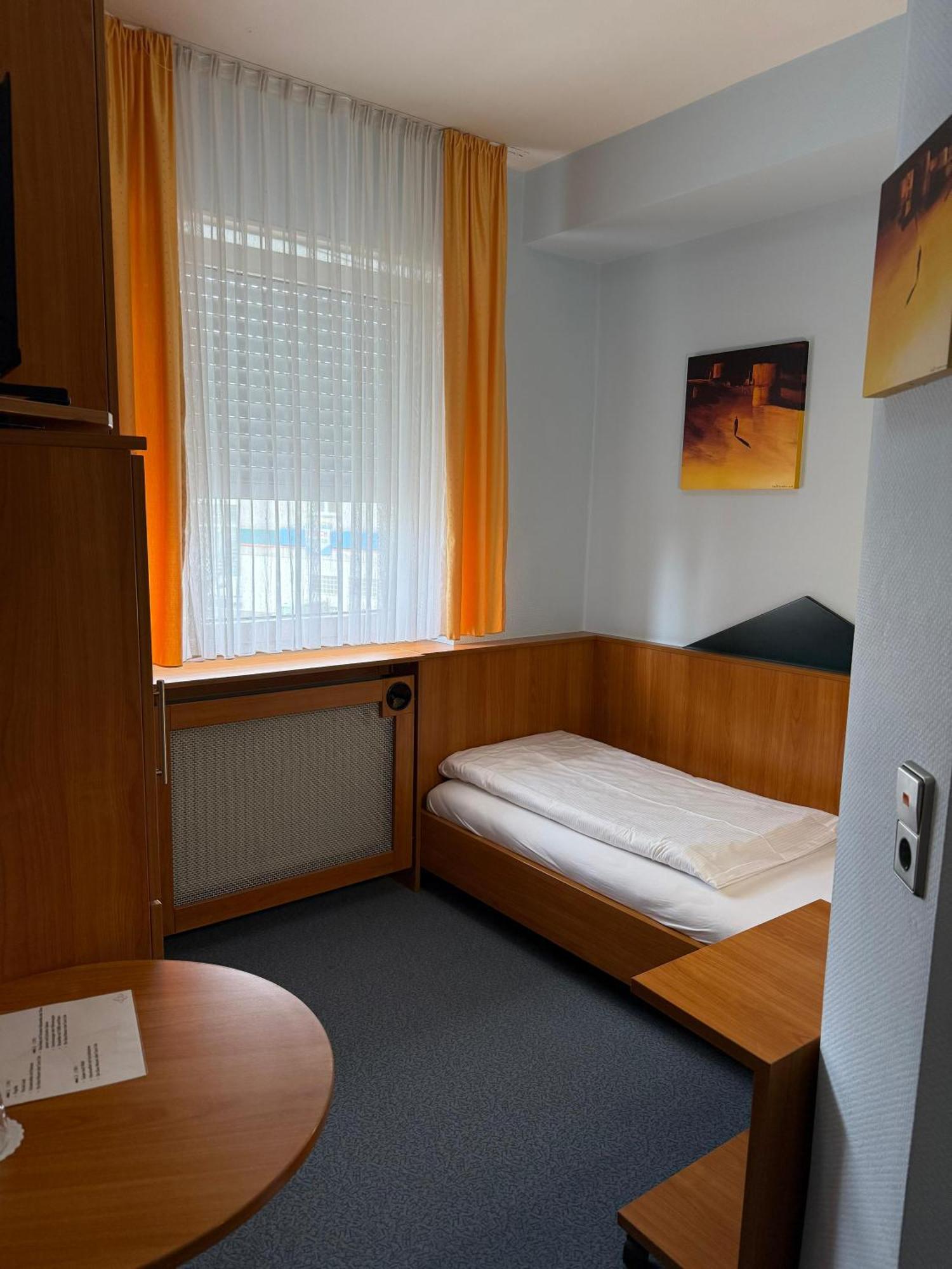 Einzelzimmer mit eigenem Bad